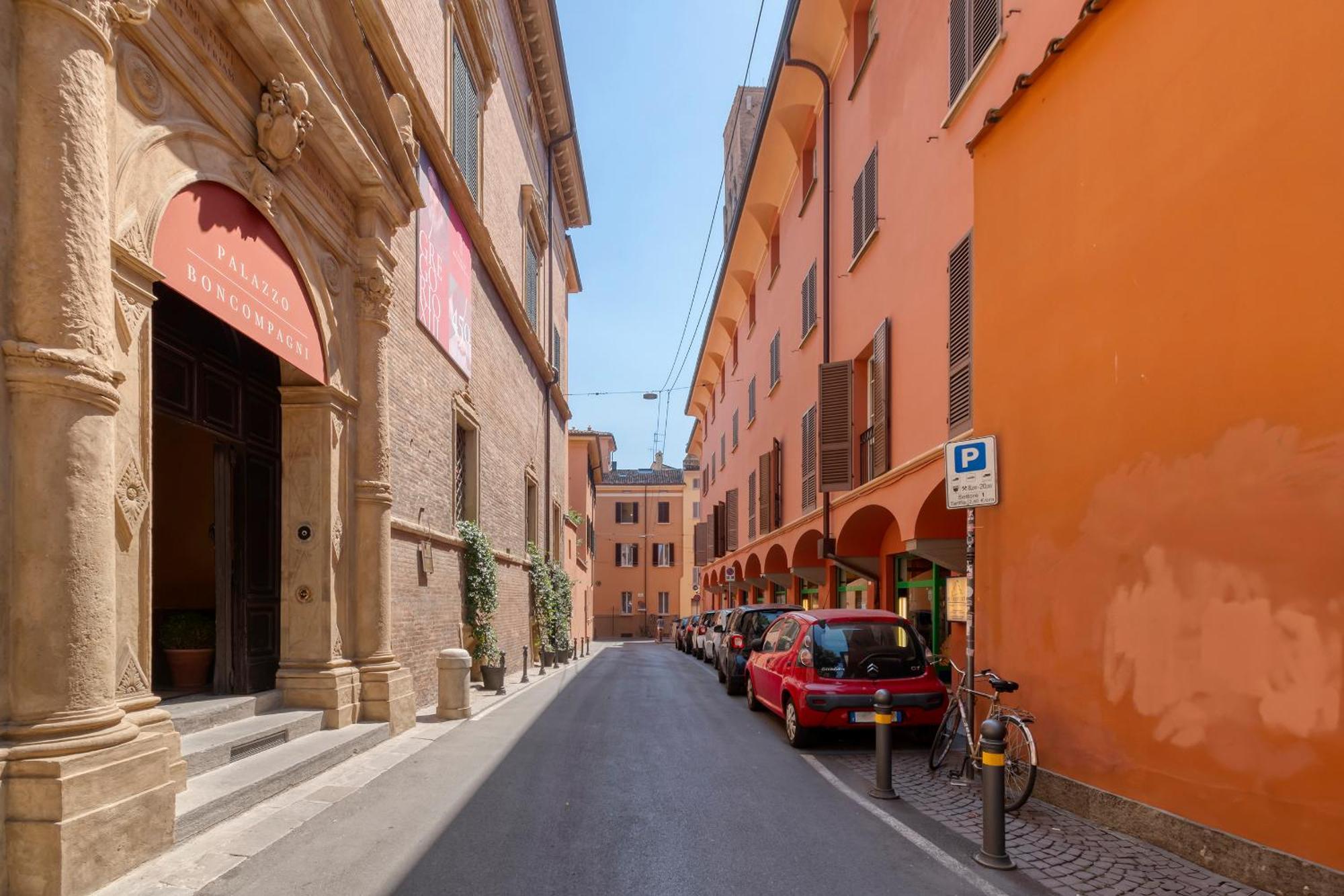 Carbonara Palace 1 - Luxury Comfort Under Medieval Towers, Bologna